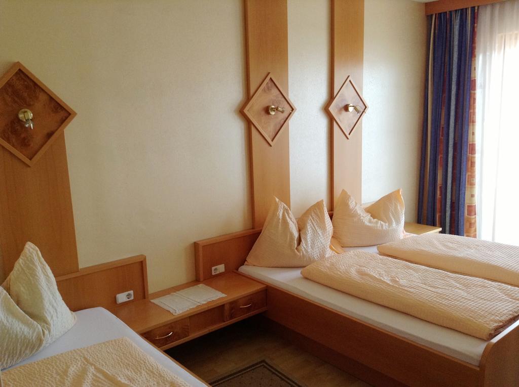 Gasthof Janits Burgau Room photo